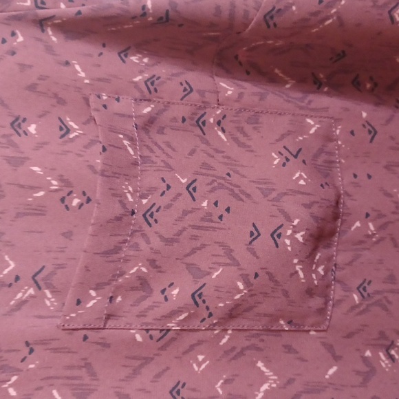 Torrid Sz.00 Women's Brown Top. Sort Sleeve With Covered Button Trim On Back. - Picture 4 of 7